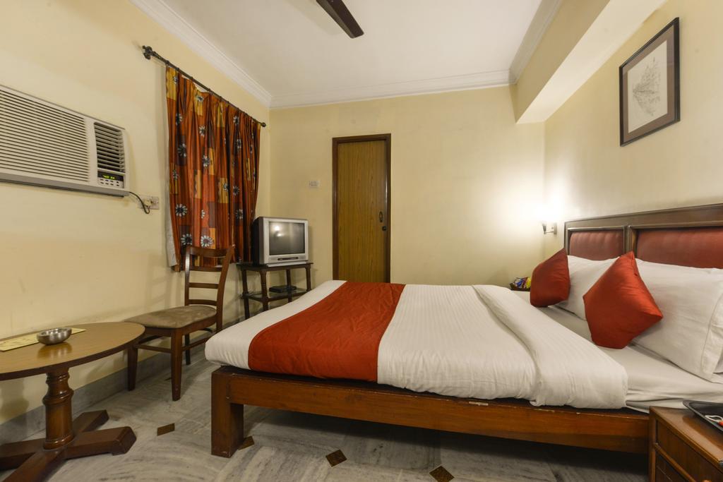 Camac Plaza Hotel 3*